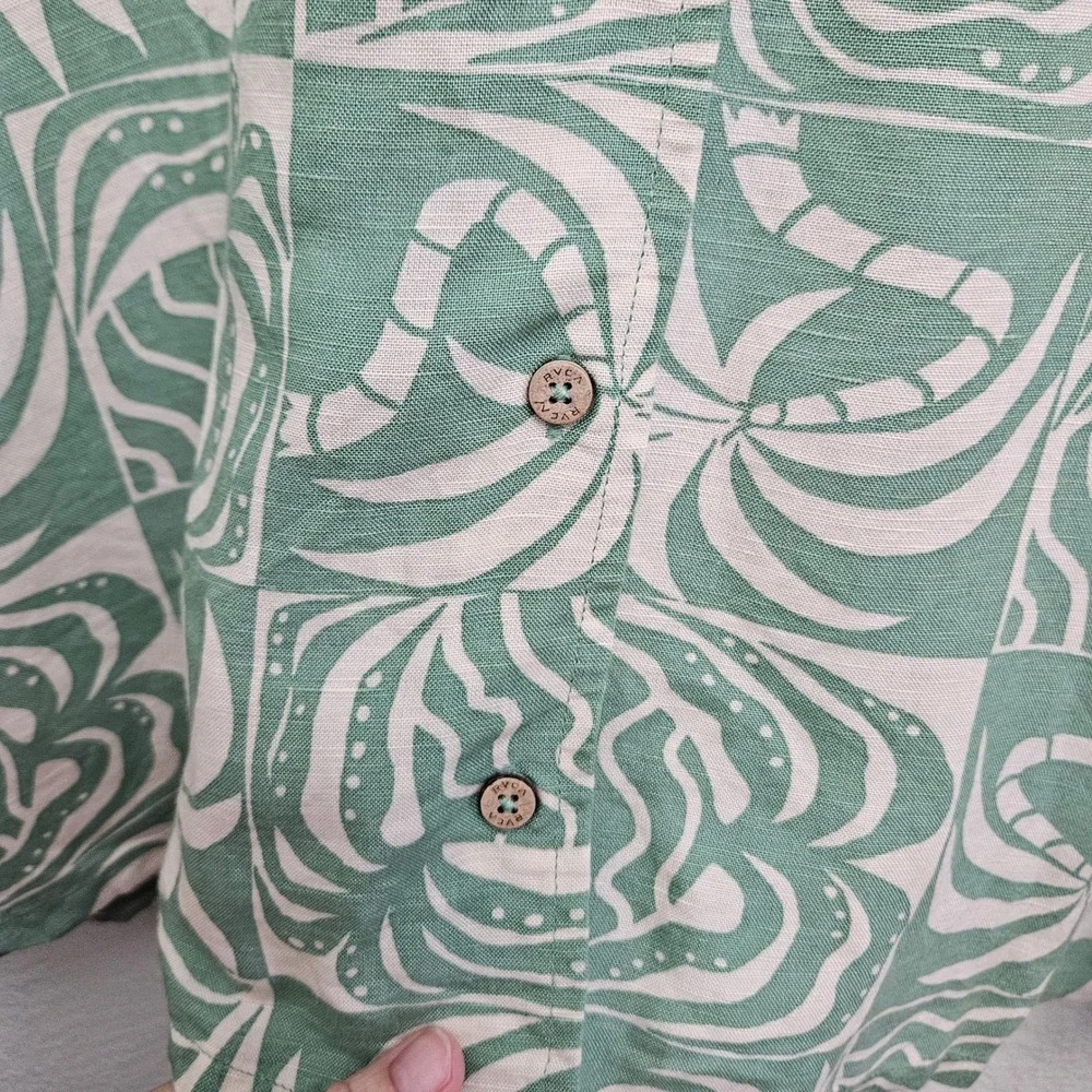 RVCA button front